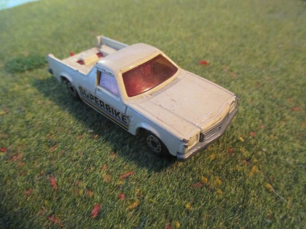 1:64 Holden HX Ute - Matchbox MB60 1981 creme, Ophalen of Verzenden, Gebruikt, Auto