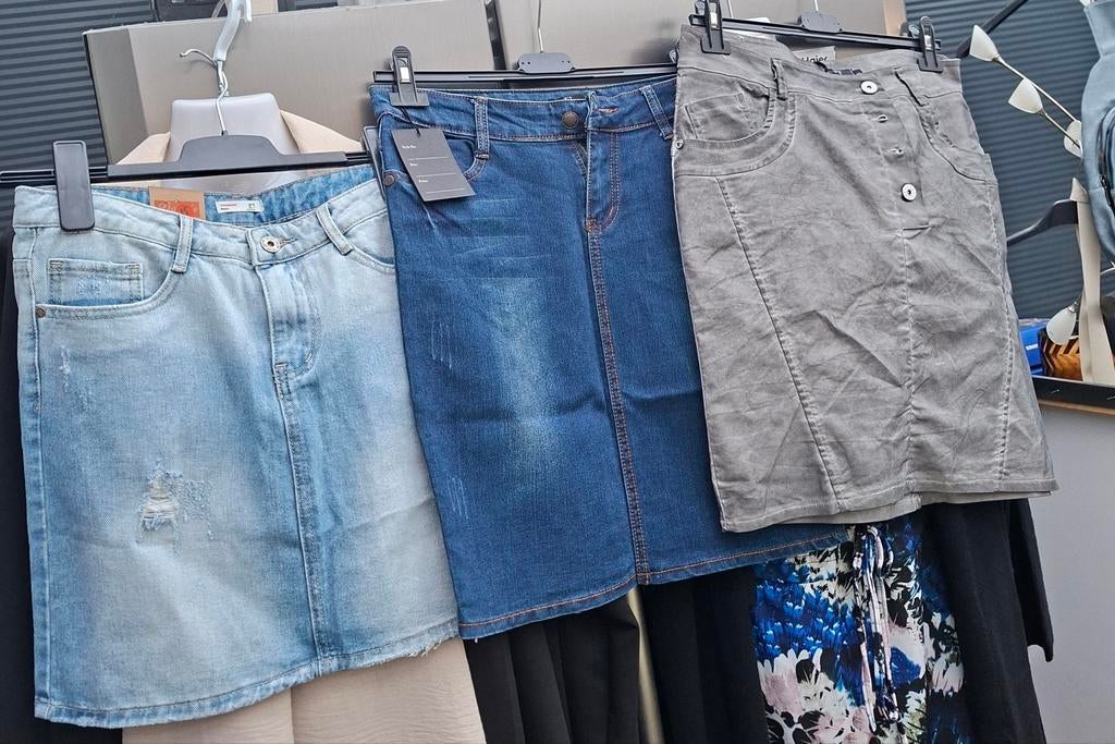 Partij van 100 stuks nieuwe dameskleding, Ophalen, Nieuw