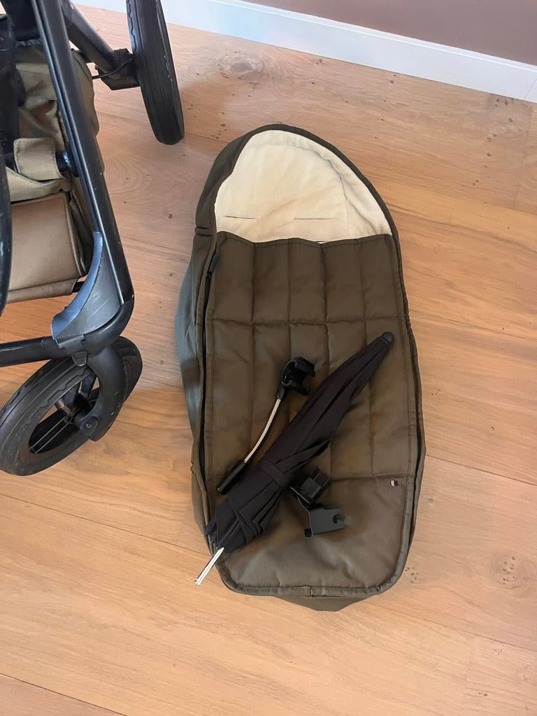 Dubatti One kinderwagen met reiswieg, voetenzak en paraplu, Zo goed als nieuw, Combiwagen, Met reiswieg, Ophalen