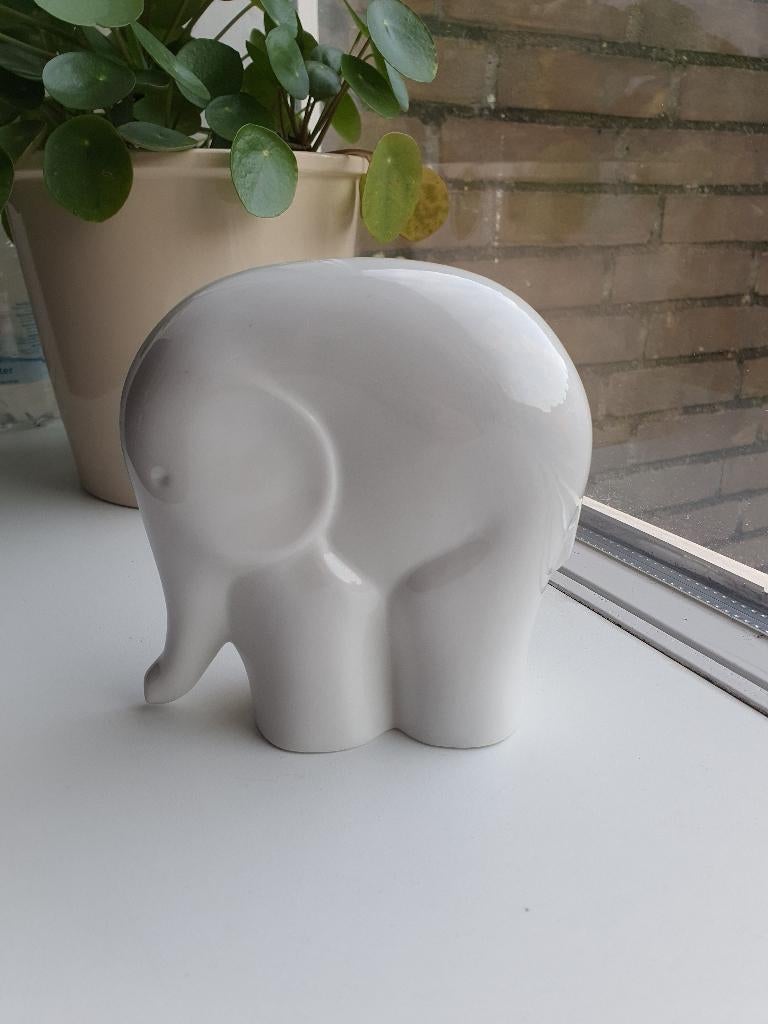 Wit keramiek olifant beeldje minimalistisch, Verzamelen, Beelden en Beeldjes, Zo goed als nieuw, Dier, Ophalen of Verzenden