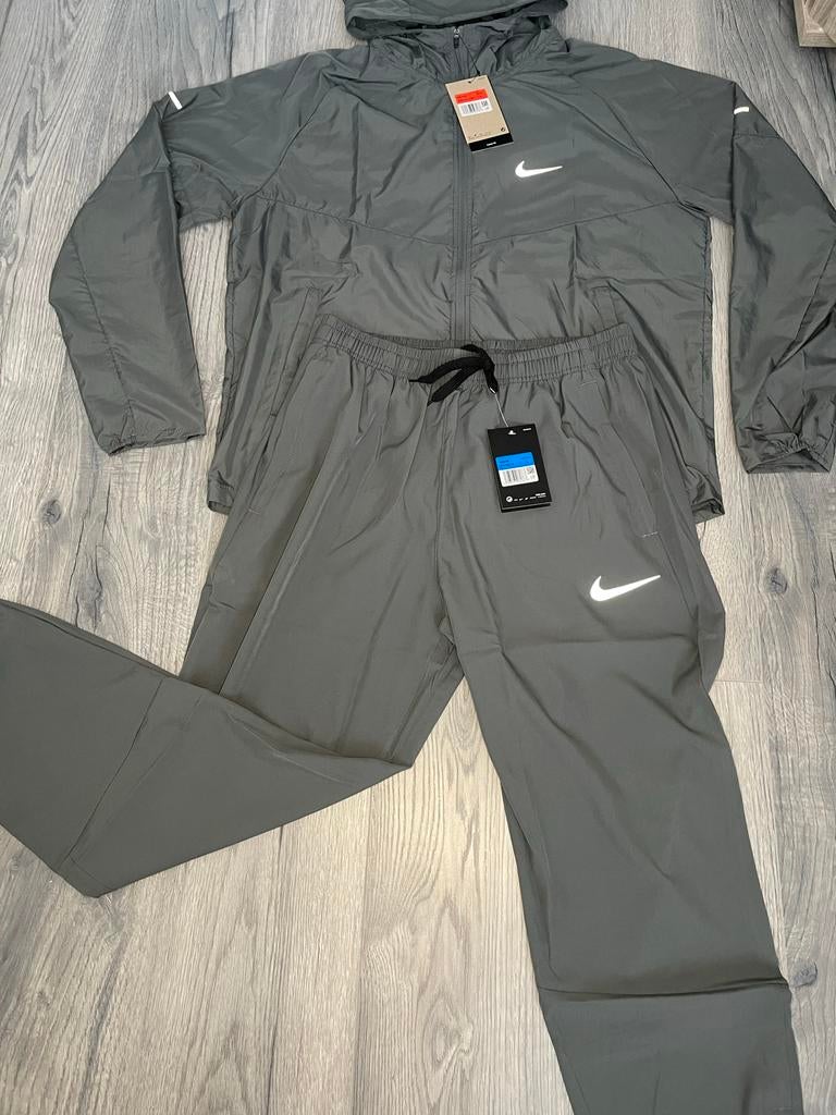 Gloednieuw Nike Running Set - Maat L, Maat 52/54 (L), Verzenden, Nieuw, Hardlopen of Fietsen