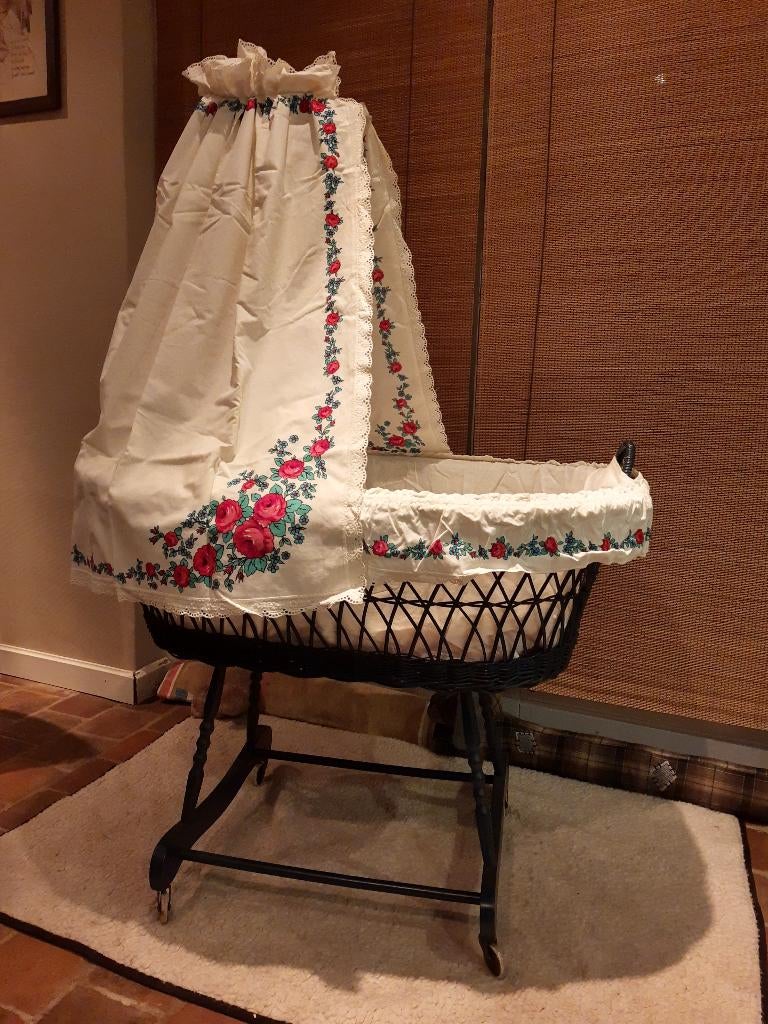 oude rieten wieg, Ophalen