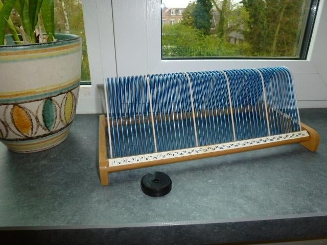 vintage platenrekje voor 50 singles en een zwarte puck, Gebruikt, Wereldmuziek, Overige formaten, Overige typen