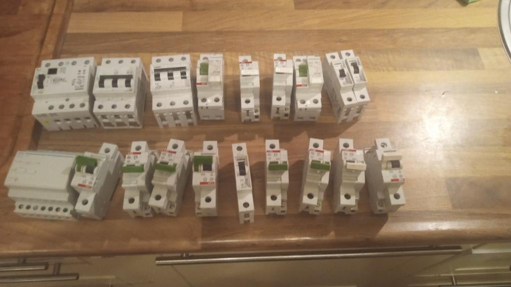 Partij zekeringen en aardlekschakelaars, Ophalen of Verzenden