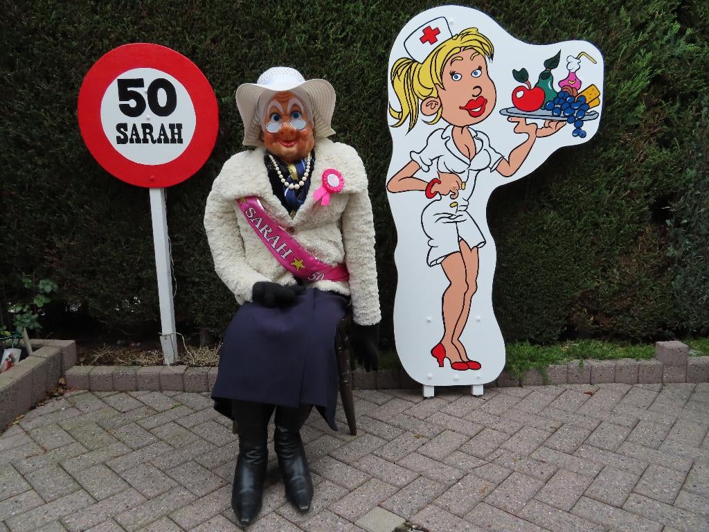 50 Sarah feest set verjaardag verpleegkundige / verzorgende, Hobby en Vrije tijd, Feestartikelen | Verhuur, Ophalen, Nieuw, Abraham of Sarah