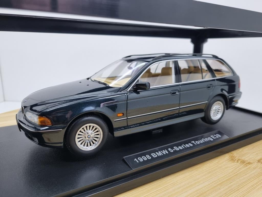 **SALE** BMW 5-serie Touring E39 Oxford Groen Metallic 1:18, Hobby en Vrije tijd, Modelauto's | 1:18, Overige merken, Auto, Ophalen of Verzenden