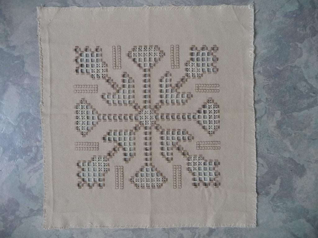 Borduurwerk "Hardanger", Ophalen of Verzenden, Gebruikt, Handborduren, Onderdeel of Toebehoren
