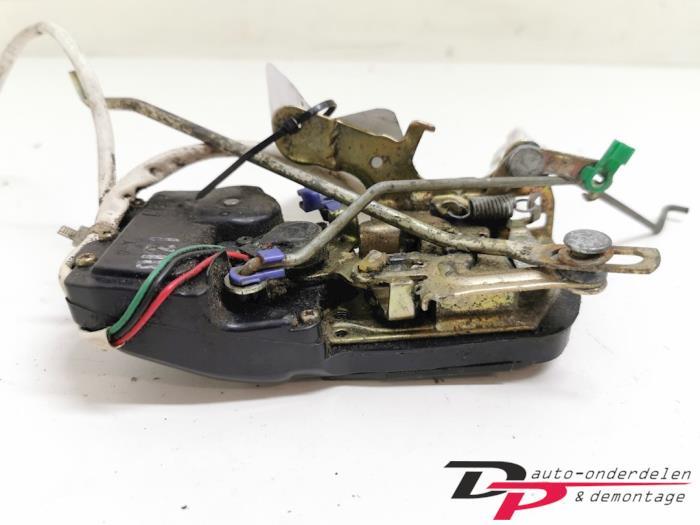 Deurslot Mechaniek 4Deurs links-voor van een Suzuki Baleno, Gebruikt, -, -, Ophalen of Verzenden