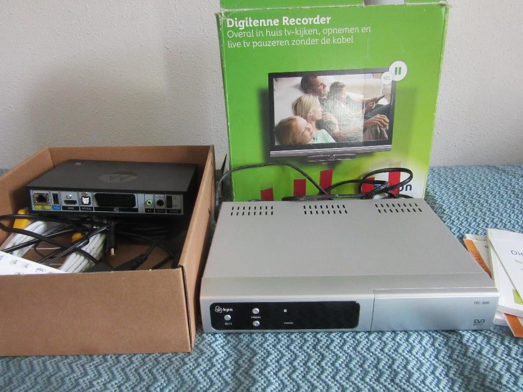 Digitenne, Ophalen of Verzenden, Zo goed als nieuw, Met dvd-recorder