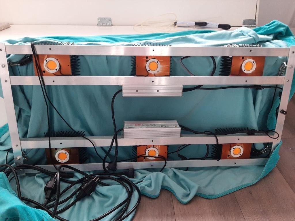 Sterke LED Kweeklamp voor Binnenplanten – 320W - 6x SPOTS, Tuin en Terras, Kweekspullen, Gebruikt, Kweeklamp, Ophalen of Verzenden