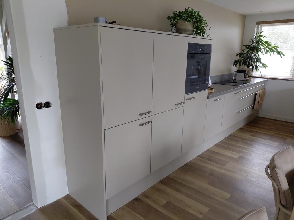 Leicht keuken met kookeiland, Huis en Inrichting, Keuken | Complete keukens, Ophalen of Verzenden, Zo goed als nieuw, Enkelwandige keuken