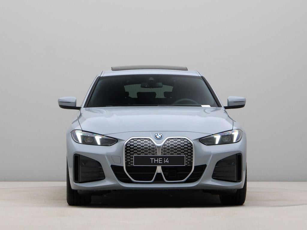 BMW i4 eDrive35 M Sport Edition 70 kWh (bj 2025, automaat), Auto's, 478 km, Achterwielaandrijving, Zwart, Met garantie (alle)