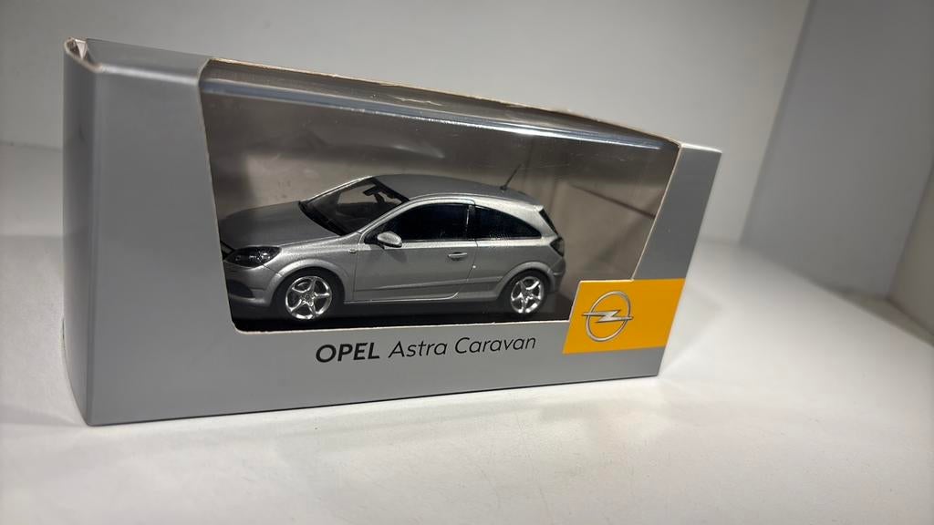 Opel astra gtc zilver minichamps 1.43, Ophalen of Verzenden, A, A, A