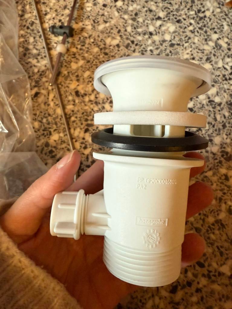 Ruimtebesparend sifon prevex en Hansgrohe waste garnituur, Ophalen of Verzenden, Nieuw, Chroom, Overige typen