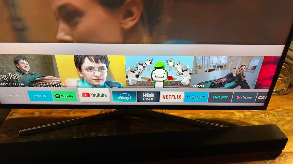 Samsung 40” 4K Smart TV + Soundbar, LED, 50 Hz, Ophalen of Verzenden, Zo goed als nieuw