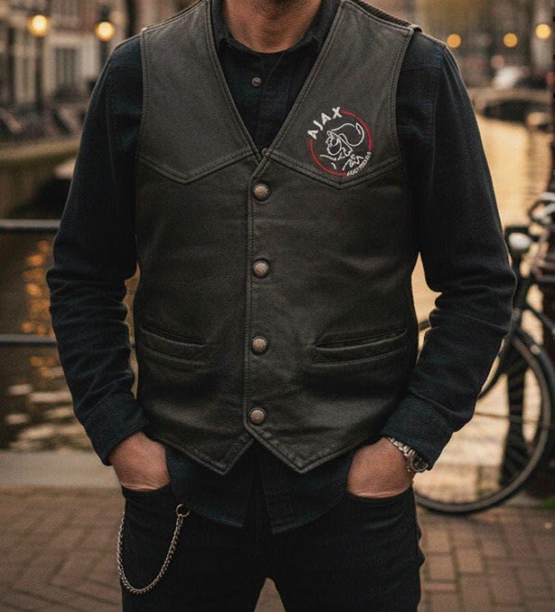Uniek Ajax Amsterdam Leren Vest – Maat M/L, Ophalen of Verzenden, Zo goed als nieuw, Ajax, Overige typen