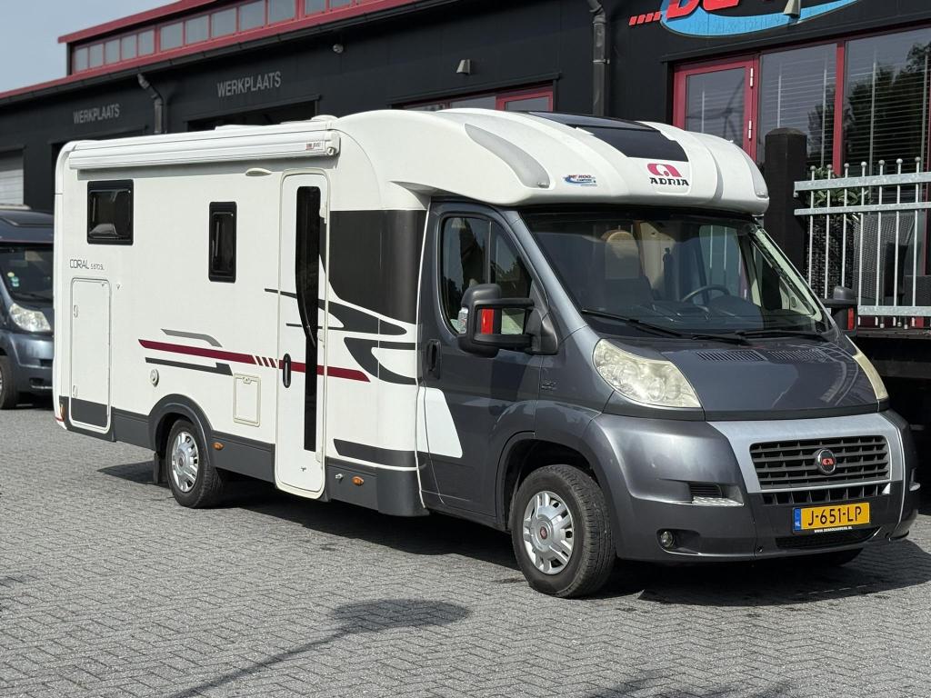 Adria Coral 670 SL - 2013 - Lengtebedden - degelijke camper, Niet ingevuld, Standaard zit, Ringverwarming, Luifel