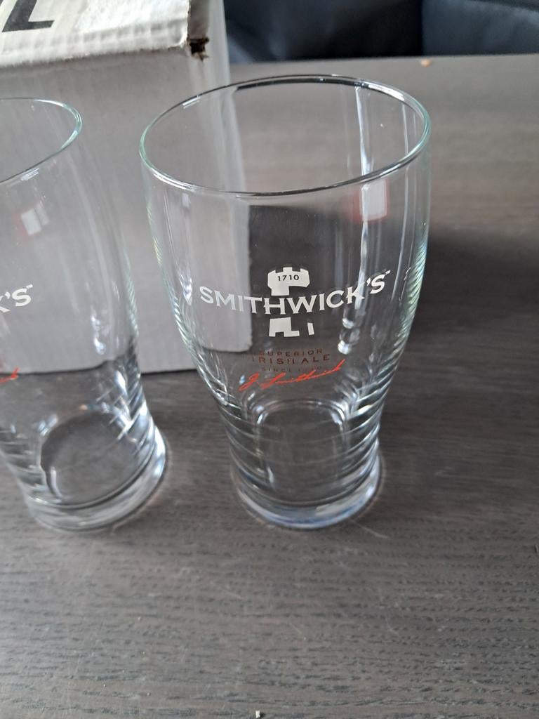 Speciaal Bierglas/Bier/Glas Smithwick/Guiness Halve Liter, Ophalen, Zo goed als nieuw, Bierglas
