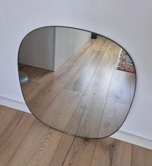 Spiegel Philou Woood organische vorm zwart metaal, Ophalen, Vierkant, Zo goed als nieuw, Minder dan 100 cm