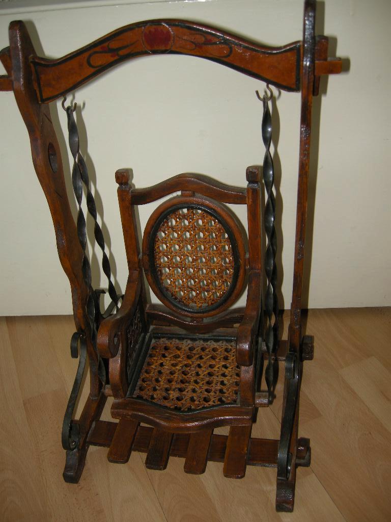 Antieke houten poppen schommelstoel 29x32, Antiek en Kunst, Ophalen