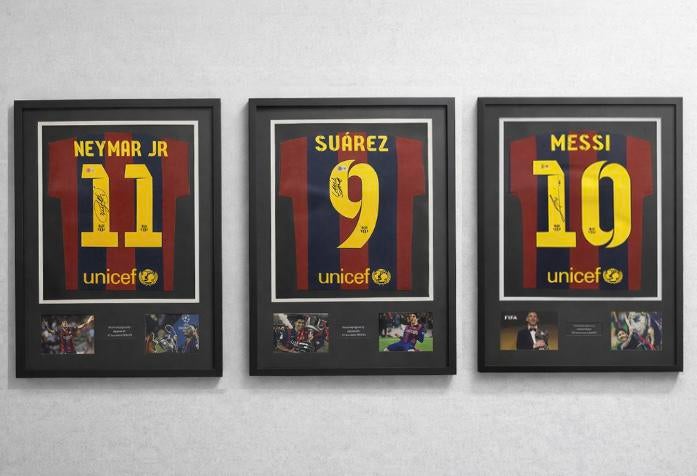 Ingelijst Gesigneerd Shirt van Messi, Luis Suárez en Neymar, Ophalen of Verzenden, Nieuw, Shirt