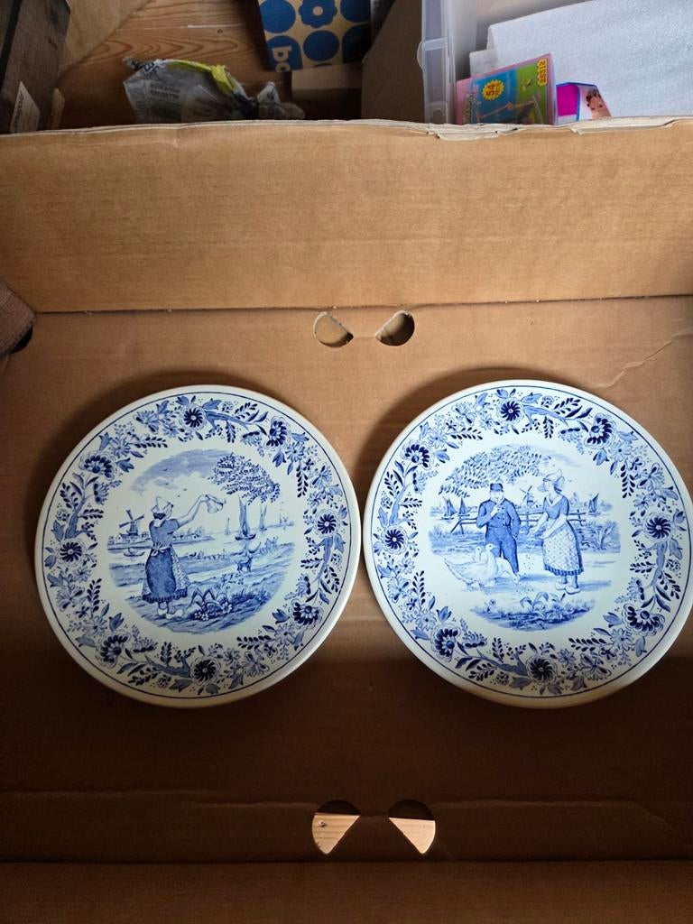 2 Boch Holland Delfts Blauwe Borden: Zwaan en Visser, Ophalen of Verzenden