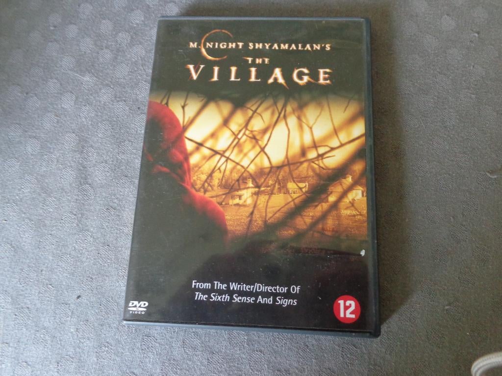 The village, Vanaf 12 jaar, Ophalen of Verzenden, Zo goed als nieuw, Overige genres