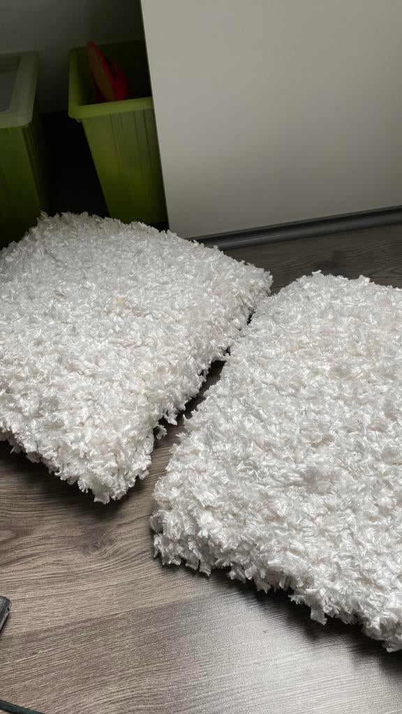 2 witte fluffy kussens, Ophalen of Verzenden, Zo goed als nieuw, Wit, Vierkant
