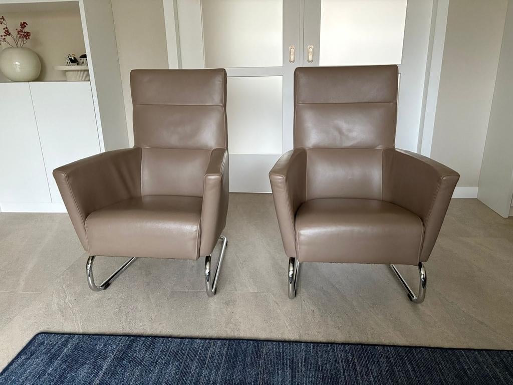 Twee leren taupe kleurige fauteuils., Ophalen, Twee, Bruin, Leer