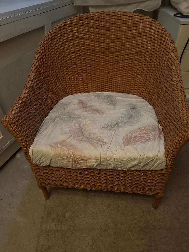 Rotan stoel met kussen, Ophalen, Gebruikt, Bruin, Riet of Rotan