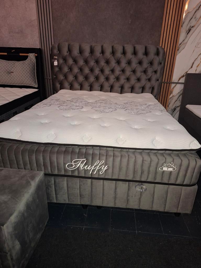 Chesterfield Boxspring 160x200 Showroommodel, Chesterfield, Tweepersoons, Ophalen of Verzenden, Zo goed als nieuw