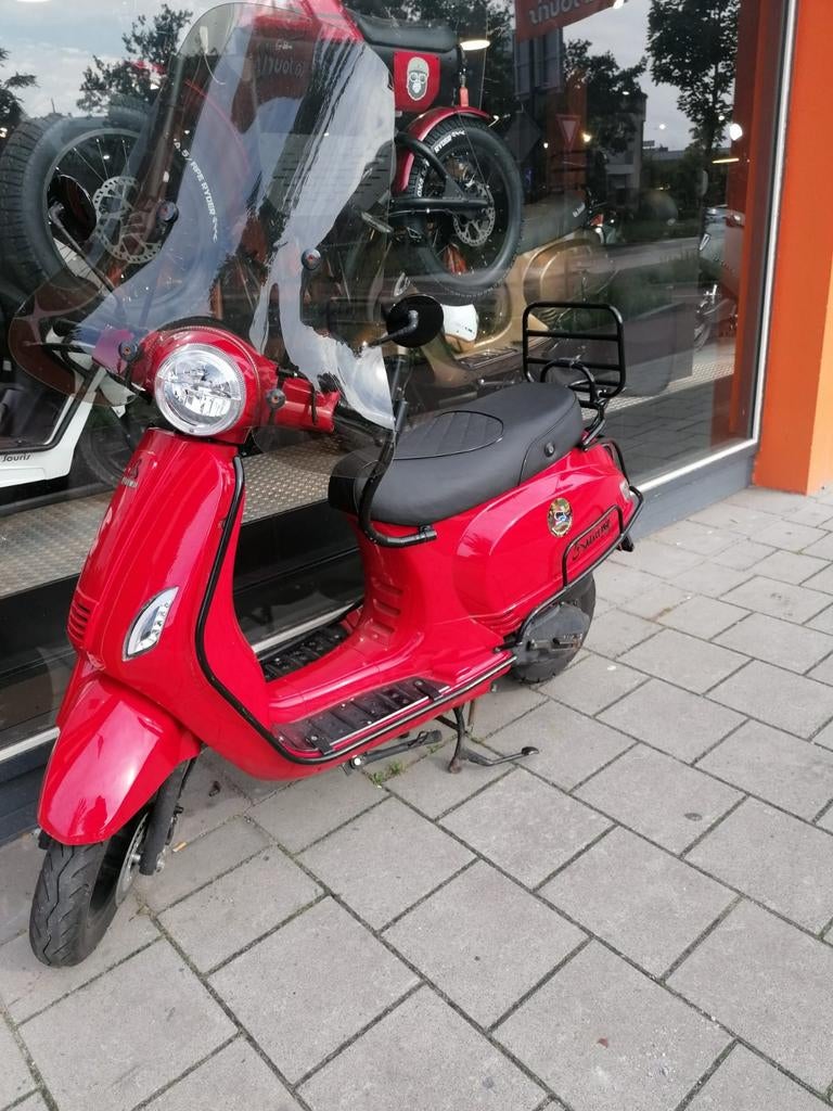 Scooter morengo, Fietsen en Brommers, Ophalen of Verzenden, Zo goed als nieuw, Benzine, Overige modellen