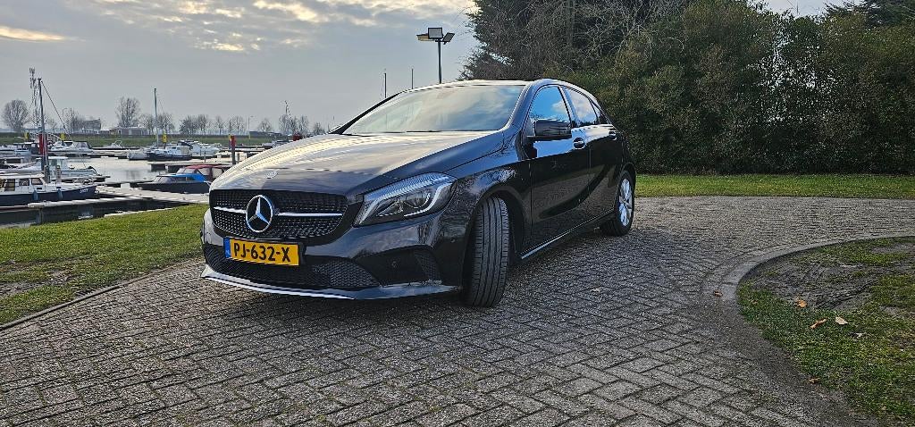 Mercedes-Benz A-Klasse A180 BS 175pk 360Nm 2017 Zwart, Auto's, Voorwielaandrijving, Euro 6, 4 cilinders, Zwart