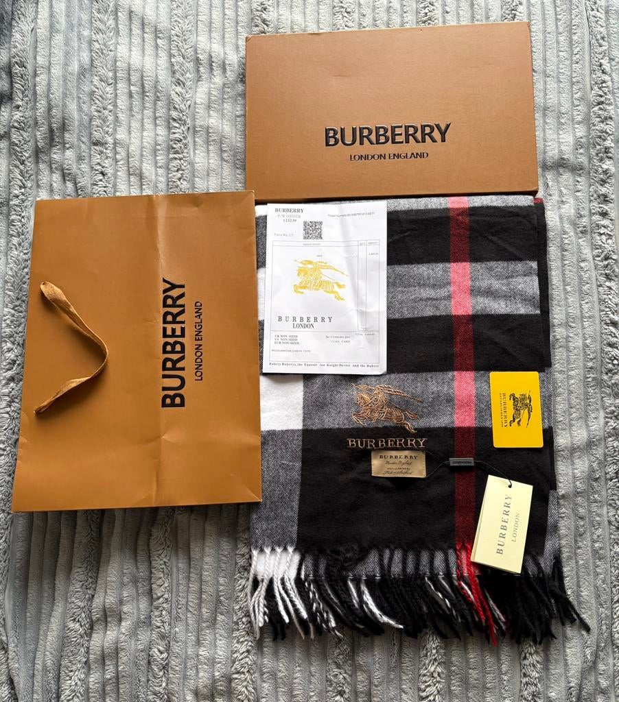 Burberry Cashmere Zwarte Sjaal, Ophalen of Verzenden, Nieuw, Maat 46/48 (XL) of groter, Sjaal