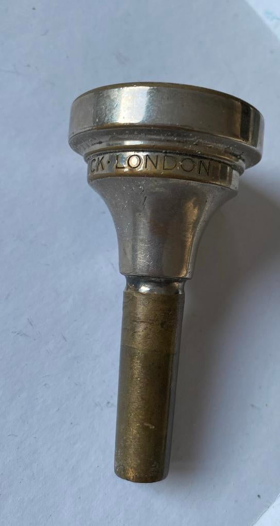 Denis Wick London trombone mondstuk 8 cm, Muziek en Instrumenten, Blaasinstrumenten | Trompetten, Gebruikt, Overige typen, Verzenden