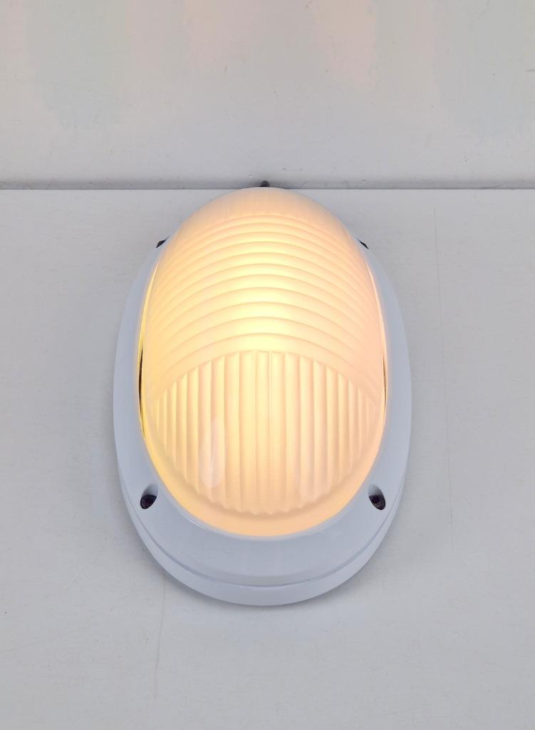 Vintage simes buitenlamp wandlamp metaal glas ’80 italy wit, Wandlamp, Ophalen of Verzenden, Netvoeding, Led