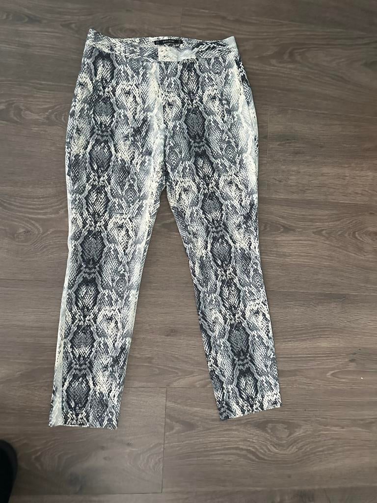 Zara Basic Slangenprint Broek - Maat S, Zwart, Ophalen of Verzenden, Zo goed als nieuw, Maat 36 (S)
