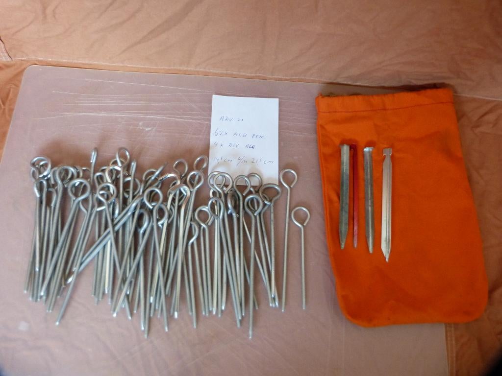 Adv. 21 haringen aluminium pennen 62 stuks +4 div. 14t/m22cm, Ophalen, Gebruikt