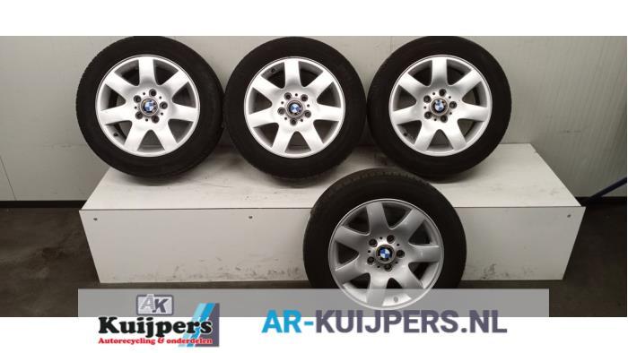 Velgen set + banden van een BMW 3-Serie, Gebruikt, Personenwagen