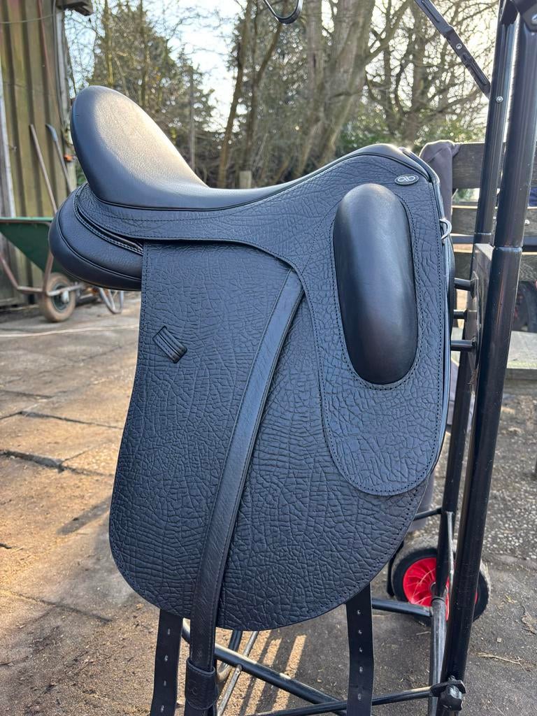 Connect dressuurzadel 17,5 inch, Ophalen of Verzenden, Zo goed als nieuw, Dressuur