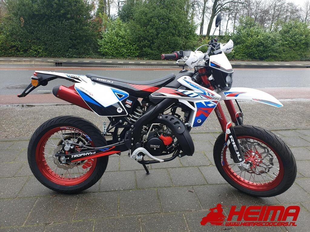 Rieju Mrt 50 /Pro /Trophy NIEUW 2025, Ophalen, 6 versnellingen, Maximaal 45 km/u, Nieuw