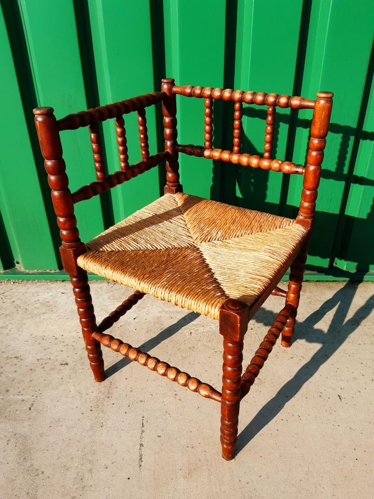 Antieke (hoek)stoel met biezen zitting, Ophalen
