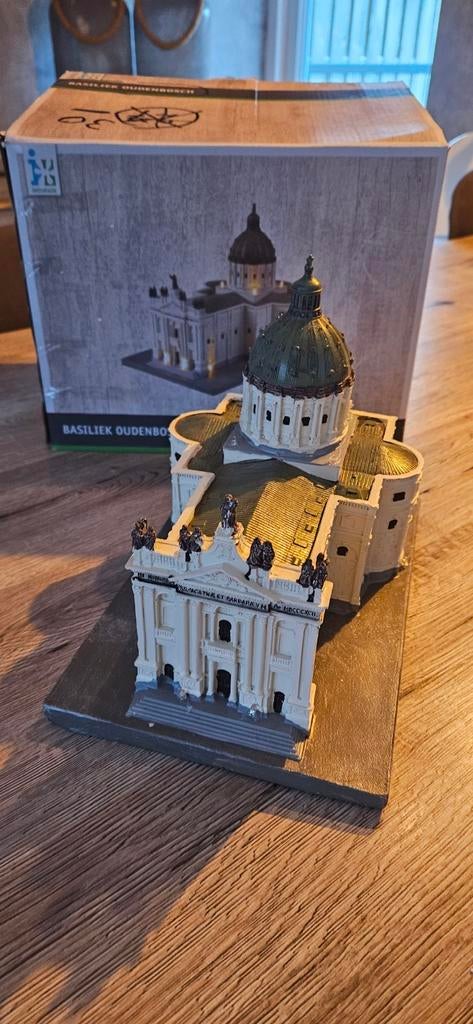 Modelbouw Basiliek Oudenbosch, Zo goed als nieuw, Ophalen, Overige merken, Groter dan 1:32