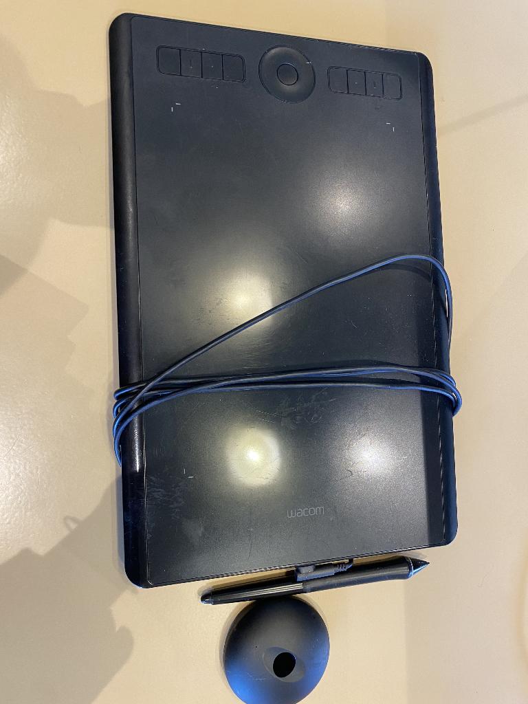 Wacom Intuos Pro Medium – complete set – werkt perfect, Ophalen of Verzenden, Zo goed als nieuw, Bedraad, Wacom