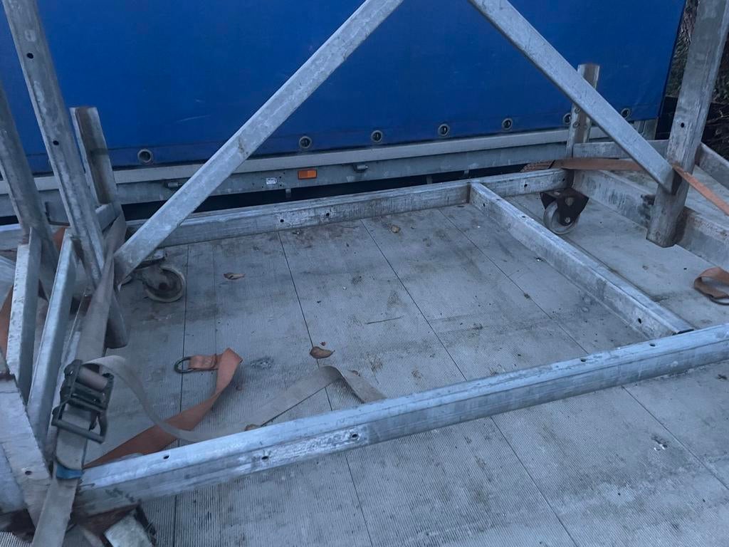 2 karren van 110 x150 en massieve wielen, Doe-het-zelf en Verbouw, Zwenkwielen, Ophalen, Gebruikt