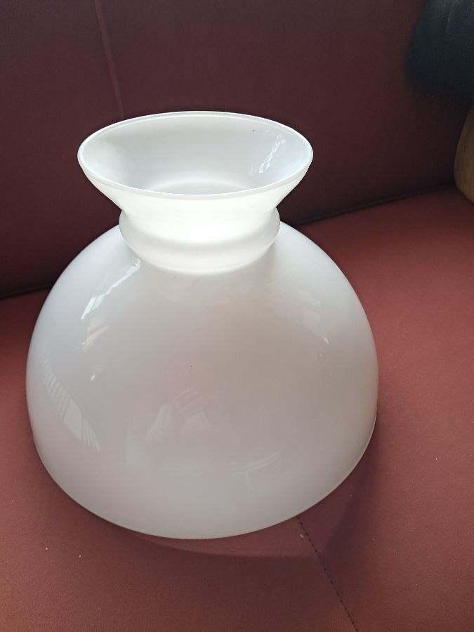 kap voor olielamp melkglas, Antiek en Kunst, Antiek | Lampen, Ophalen of Verzenden