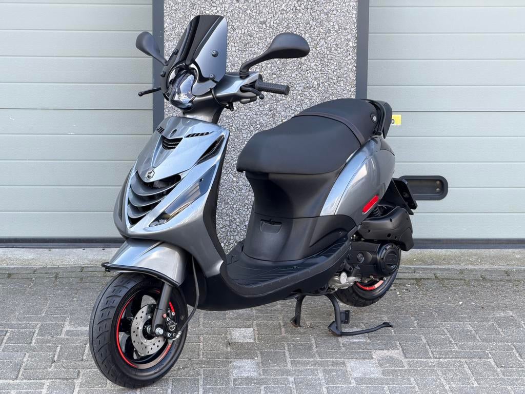 Als Nieuw! Piaggio Zip Sp 2024 Iget Euro5 Porsche AgaatGrijs, Ophalen, Maximaal 45 km/u, Zip, Zo goed als nieuw