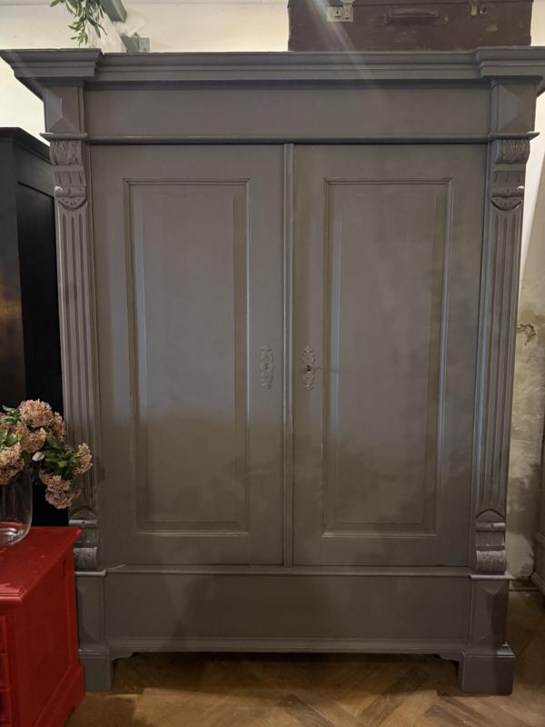 Grote antieke kast, vintage servieskast, legkast greige VdlM, Ophalen, 200 cm of meer, 150 tot 200 cm, Zo goed als nieuw