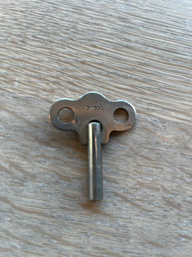 Metalen kloksleutel 3/300, Verzenden