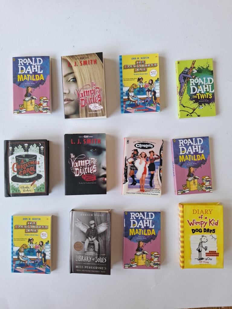 12 miniatuur boeken - Roald Dahl, Vampire Diar, Verzenden, Zo goed als nieuw, Diverse auteurs (Roald Dahl, L.J. Smith, Charles Dickens e.a.)